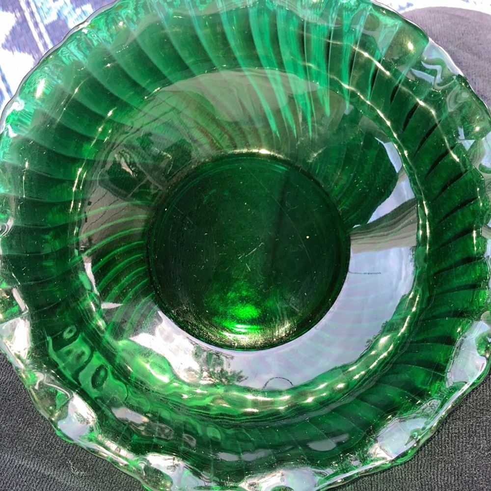 Vintage Anchor Hocking green glass bowl, size in pics, perfect shape $15